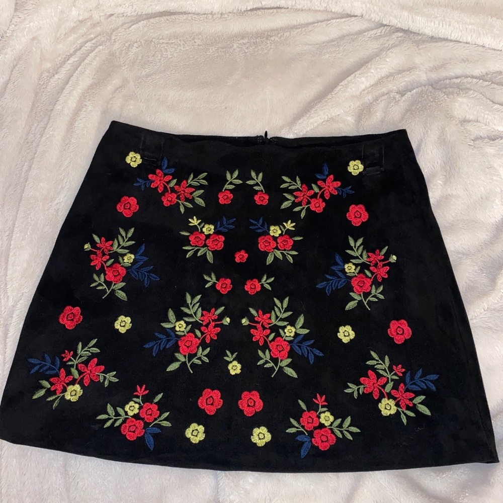 Suede black and floral skirt